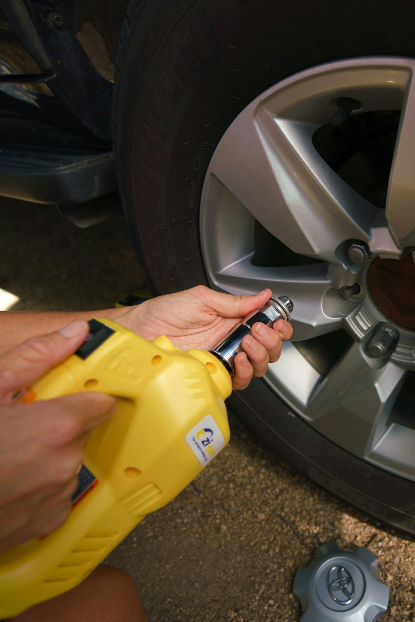 Ezijak - the easy to use tyre changing toolkit