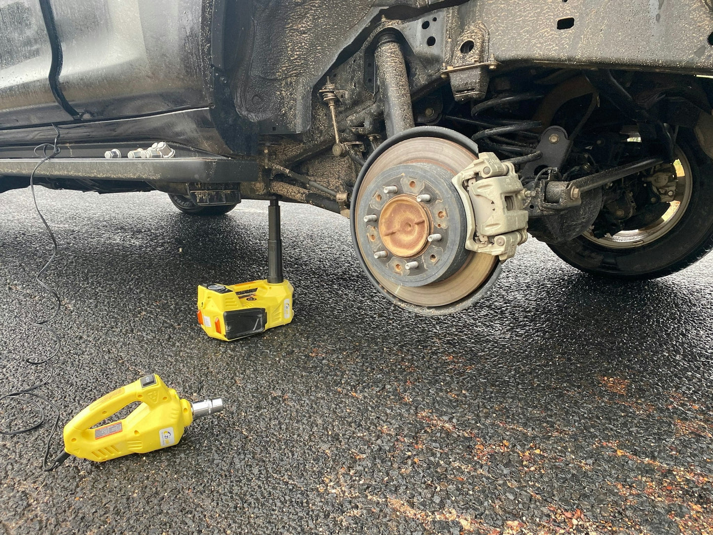 Ezijak - the easy to use tyre changing toolkit