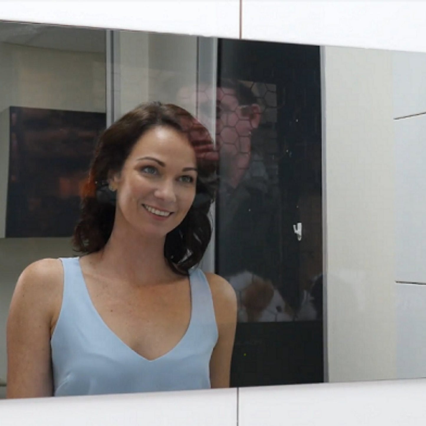 ENGLAON 32″ Full HD LED Android Smart IP65 Waterproof TV Black finish for Bathroom Kitchen Pool Spa Home